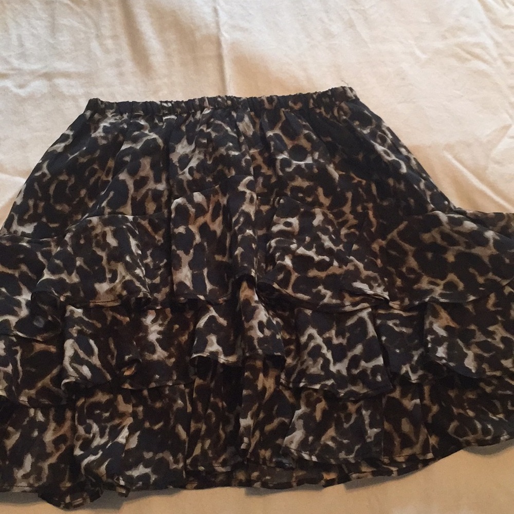 Ruffle printed skirt, stretch waist, size 6